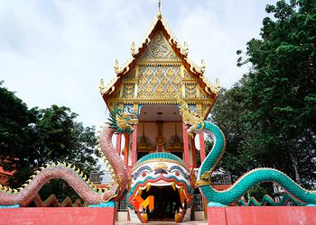 ลอดโบสถ์ เสริมมงคล ขอพรความมั่นคง วัดบางตลาด ฉะเชิงเทรา