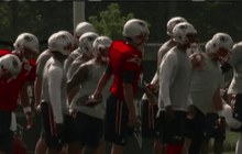 แฟนแพทส์ให้กำลังใจ “เบรดี้” ลงซ้อมแม้โดนแบน