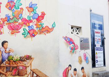 ชวนเที่ยวทิพย์สิงคโปร์ ศิลปะบนกำแพง เรียนรู้เรื่องราวผ่านผลงานของ ยิป ยิว ชง